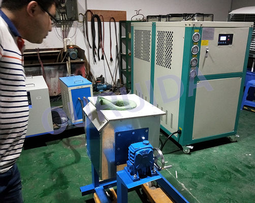 İyi fiyat Grafit Çıkan Indüksiyonlu Erime Fırını Su Soğutma Sistemi Üç Fazlı AC 380V 50Hz Güç kaynağı Metal Erime için tasarlanmıştır çevrimiçi